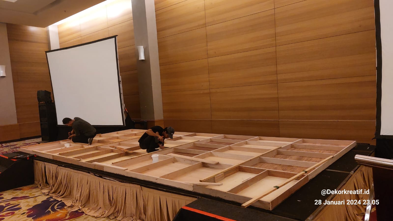 backdrop panggung rangka papan multiplek